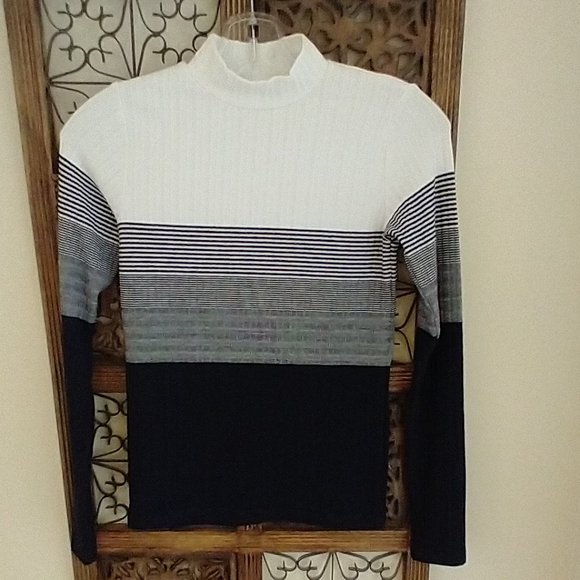 Women's size XS MNG Casual long-sleeve top with striped / block color pattern - Picture 1 of 9